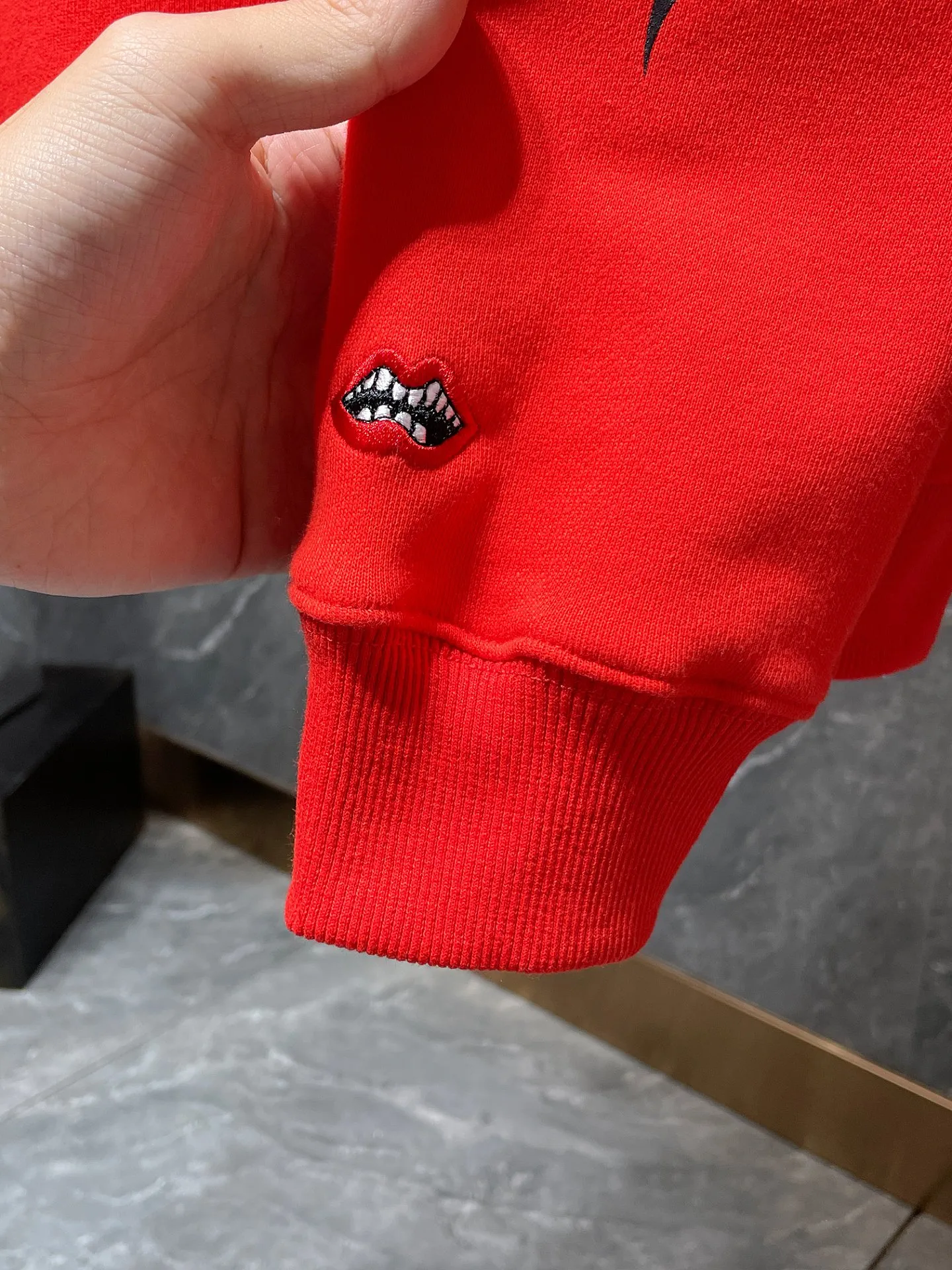 P246 Chrome Hearts Autumn and Winter 2025 simultaneous sale at counters ❤️ Chrome Hearts Mattyboy graffiti flame love limited edition sweatshirt Imported environmentally friendly glue printing and dyeing Improved customized version of 1:1 high-gram weight high-quality fabric Recommended color: Customized red Code numbers: S, M, L, XL.